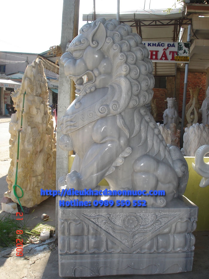 Tượng sư tử đá cẩm thạch
