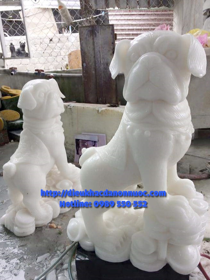 Tượng chó bằng đá cẩm thạch